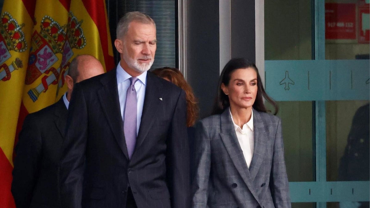 “Conmovidos y preocupados”: reyes de España expresan condolencias tras fatal accidente ferroviario
