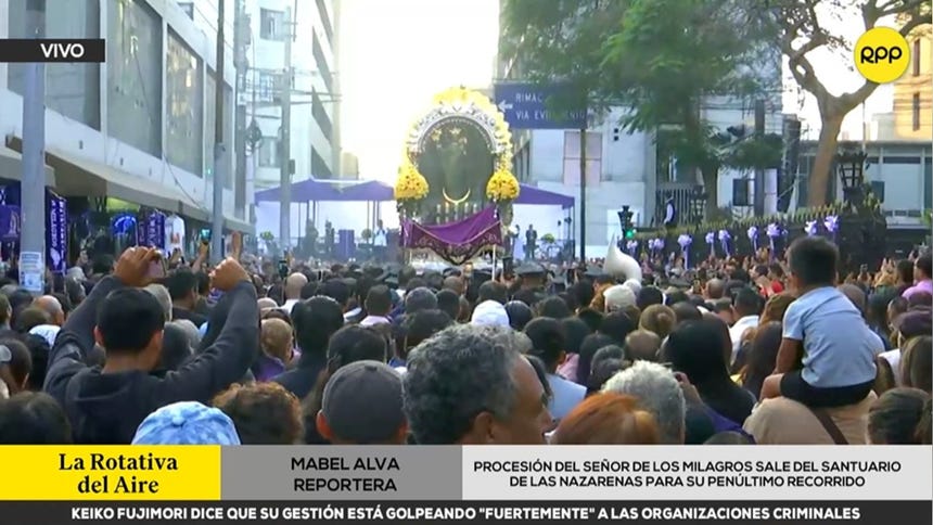 Procesión del Señor de los Milagros salió del Santuario de Las Nazarenas para su penúltimo recorrido del año