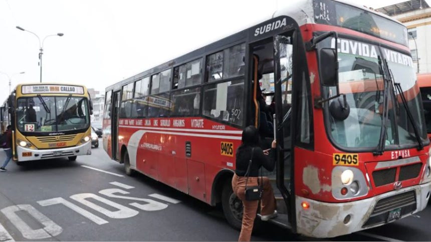 Julio Rau Rau descarta aumento de pasajes en buses de transporte público: "El pueblo no tiene cómo pagar"