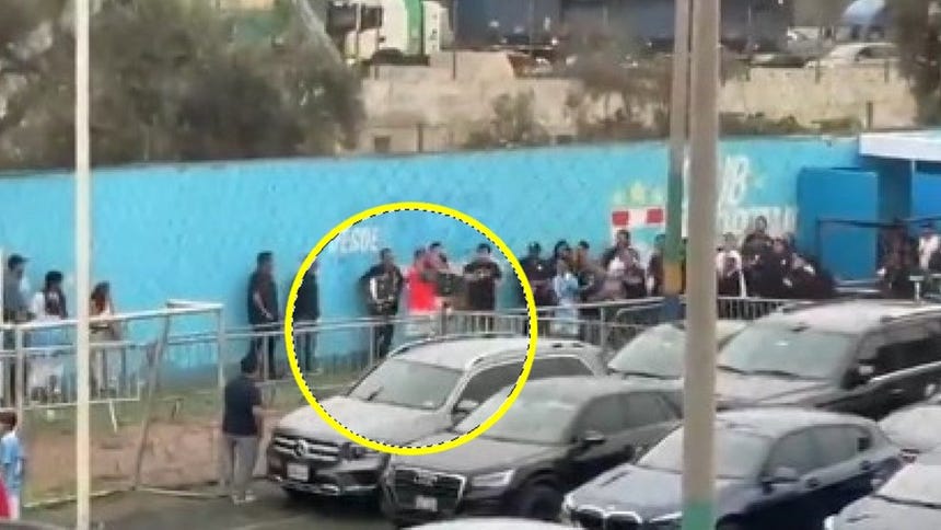 Pablo Guede arremetió contra Hernán Barcos camino a los vestuarios tras el triunfo de Cristal ante Alianza Lima