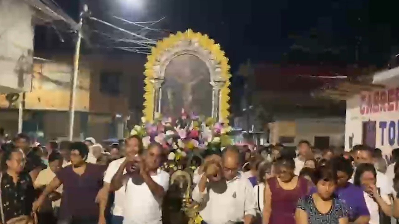San Martín: Señor de los Milagros recorre calles de Morales y fortalece la fe de sus fieles - Televisión Tarapoto